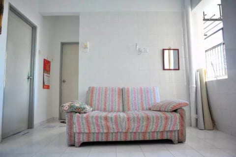 Sofa with light and powerpoint