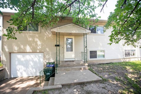 1409 Sycamore St Iowa City