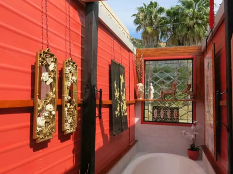 "The Immortal Goddess Spa" A private Jacuzzi with fresh clean hot water big enough for 2!