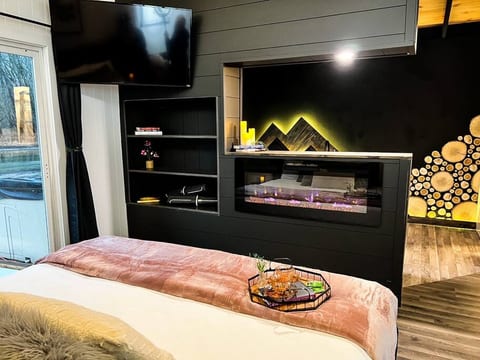 Custom Floating Suite-HOT TUB!