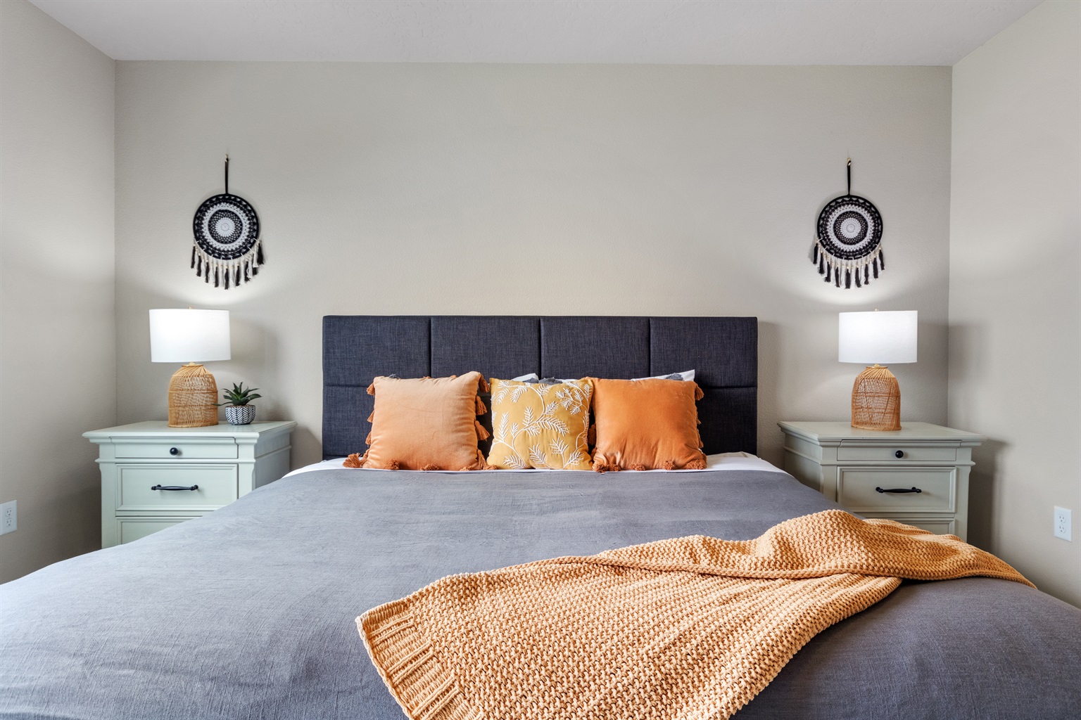 cool-and-calming-designer-home-in-nampa/