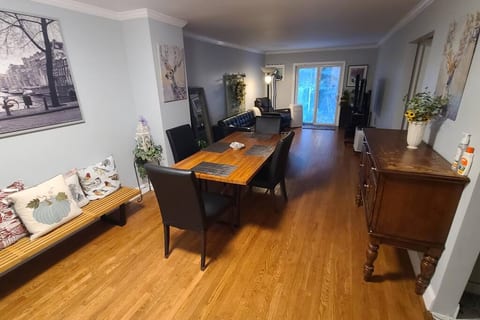 Cozy 2-bedroom apartment in Mill Basin