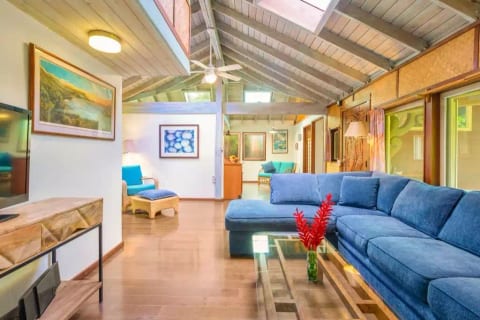 Beachcomber Bungalow Steps to the Beach TVNC#1058
