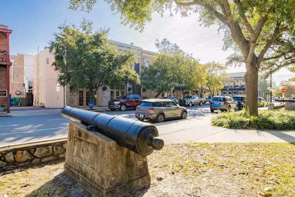 1Z - Historic Downtown Pensacola Condo - Pensacola