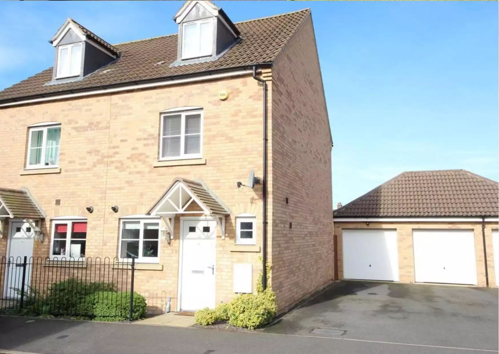 3 Bedrooms WiFi 2-3 cars Parking Netflix - Peterborough 3 Bedrooms WiFi 2-3 cars Parking Netflix - Peterborough