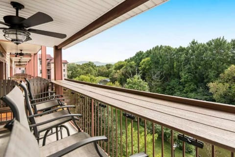 Bandit's Riverfront Retreat