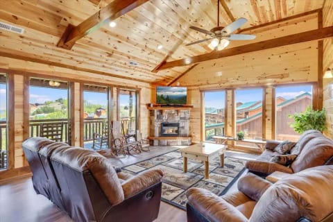 Top of the Smokies - Brand-New Luxury Pool Cabin!