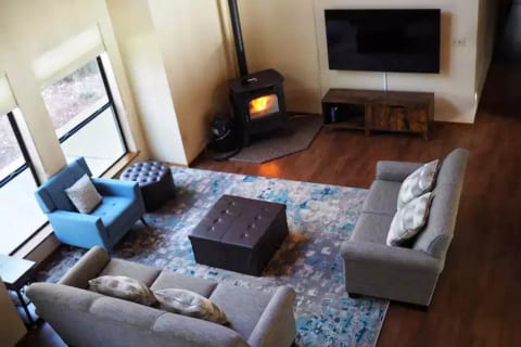 Cozy living room w/ a pallet stove
