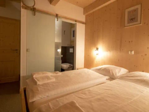 #31 mit IR-Sauna und Sprudelbad innen
