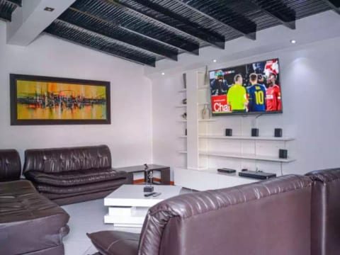 6 Bedroom Apartment AC hot tub