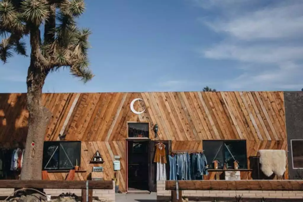 Boho chic Moonwind Trading Company is across the highway from the restaurant. - The Filmmakers House - Joshua Tree