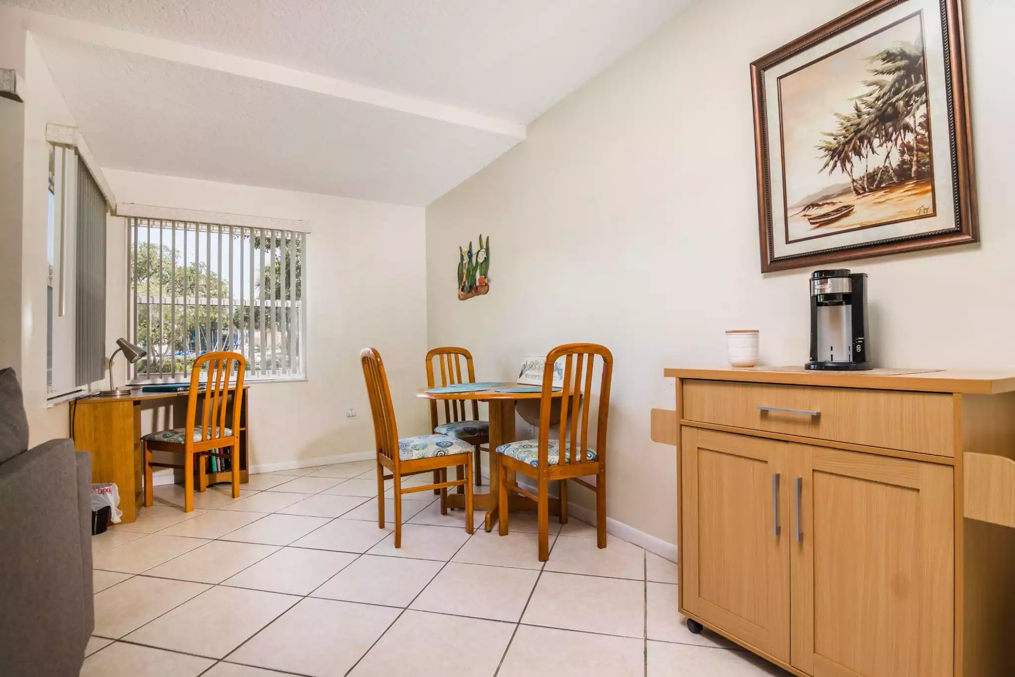 Dining Area - Ground Floor Unit on Beautiful Melbourne Harbor - Melbourne