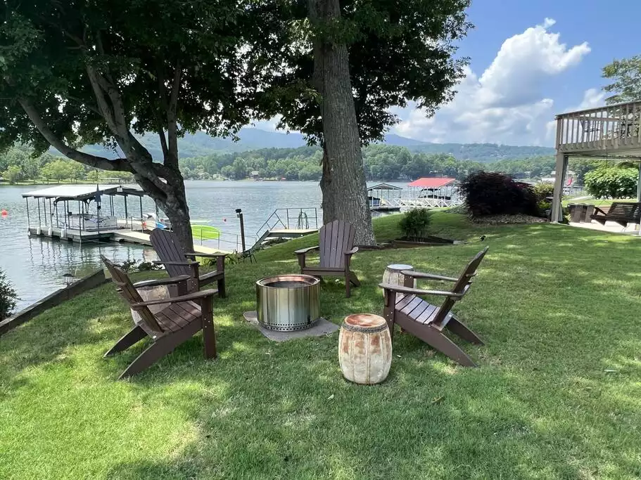 Part of the wrap-around lawn. So much space! - Lakefront Mountain Suite - Hiawassee