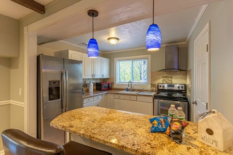 H2 : Spacious 1BR Downtown Stamford