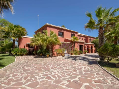 Villa Adelfa