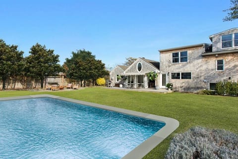 Posh & Stylish 4 Bedroom Bellport Bungalow W/ Pool