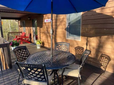 NEW! Mountain cabin - firepit, pergola, & sunroom