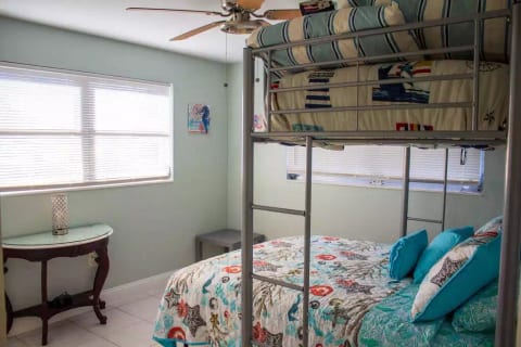 NEAR BEACH/ FENCED DOGGIE AREA! COZY BEACH HOME!
