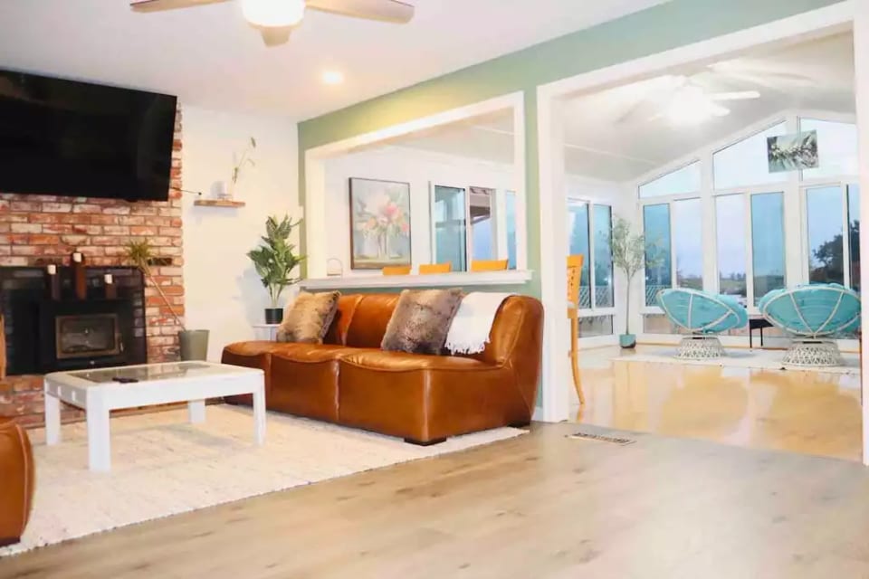 Relaxing Living room & Sun room with plenty of natural light and a view to the mountains.
