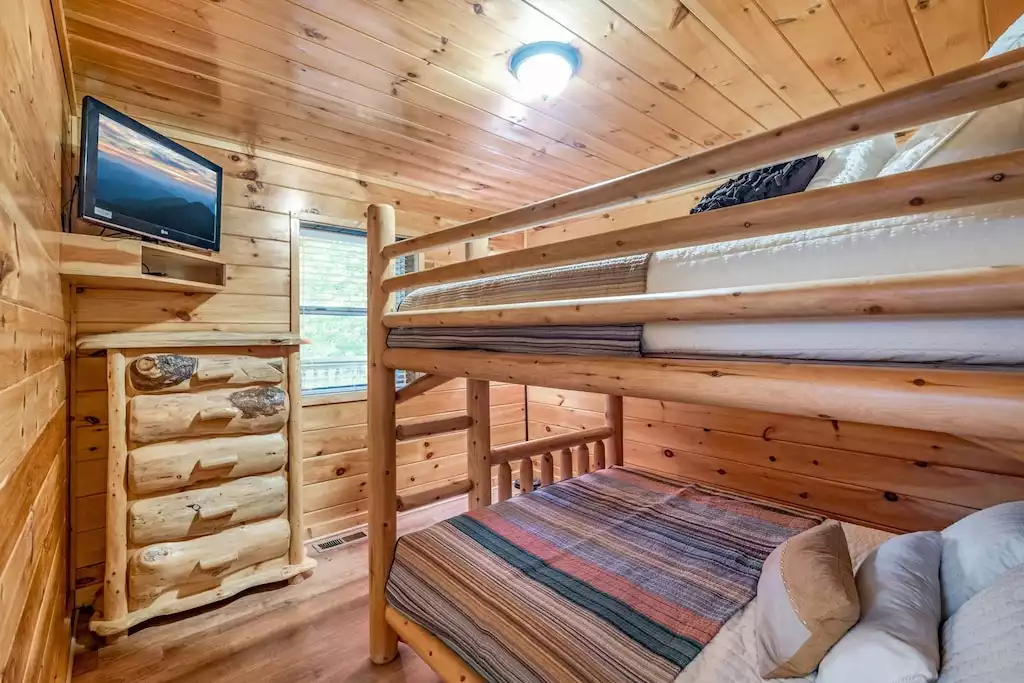 Queen bunk beds in the 4th bedrooms, can sleep 4 people - Firefly Dream - Sevierville