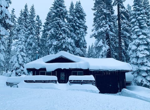 HOT TUB-Tahoe Mountain Refuge!