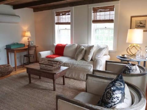 The living room has a beam in the celiling with writings from the 1800's
