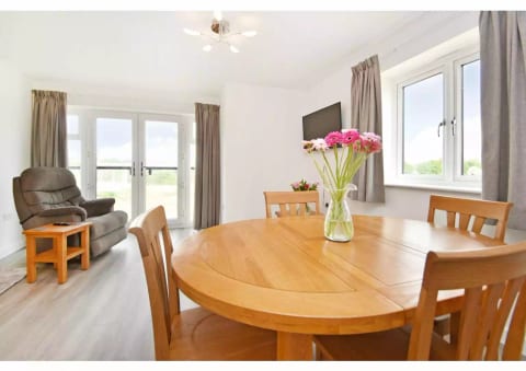 Ebbsfleet Int Apt - Closest Apt to Station