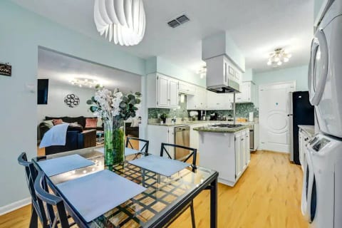 Lovely Three Bedroom Unit On Creek
