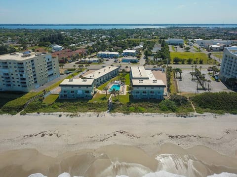 Oceanfront, Private balcony & Beach, Heated Pool