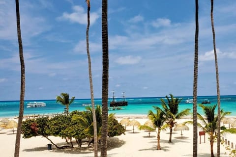 Simply gorgeous....  The beautiful beach and turquoise ocean are waiting for you.