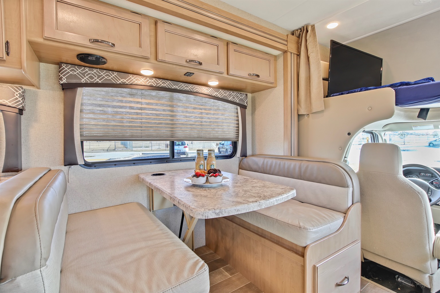 2020-luxury-thor-chateau-(bunk-beds)/