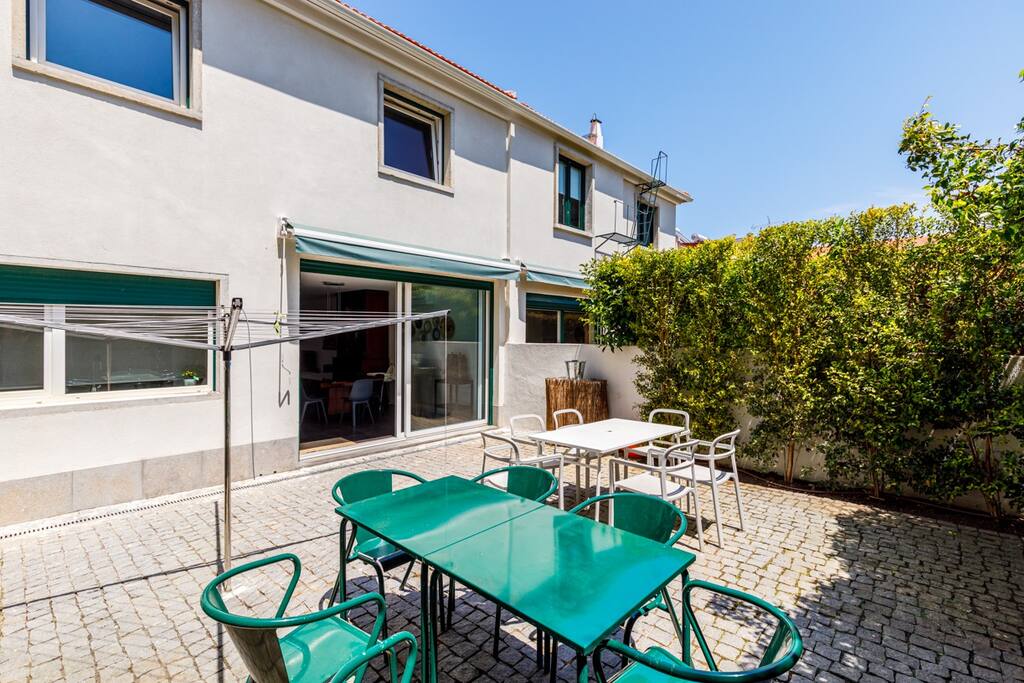 Back patio - private and enclosed. - Lisbon Casa da Clementina: a Serene Garden Stay - Lisbon