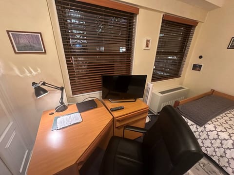 Luxury location Sunny 1BR Suite