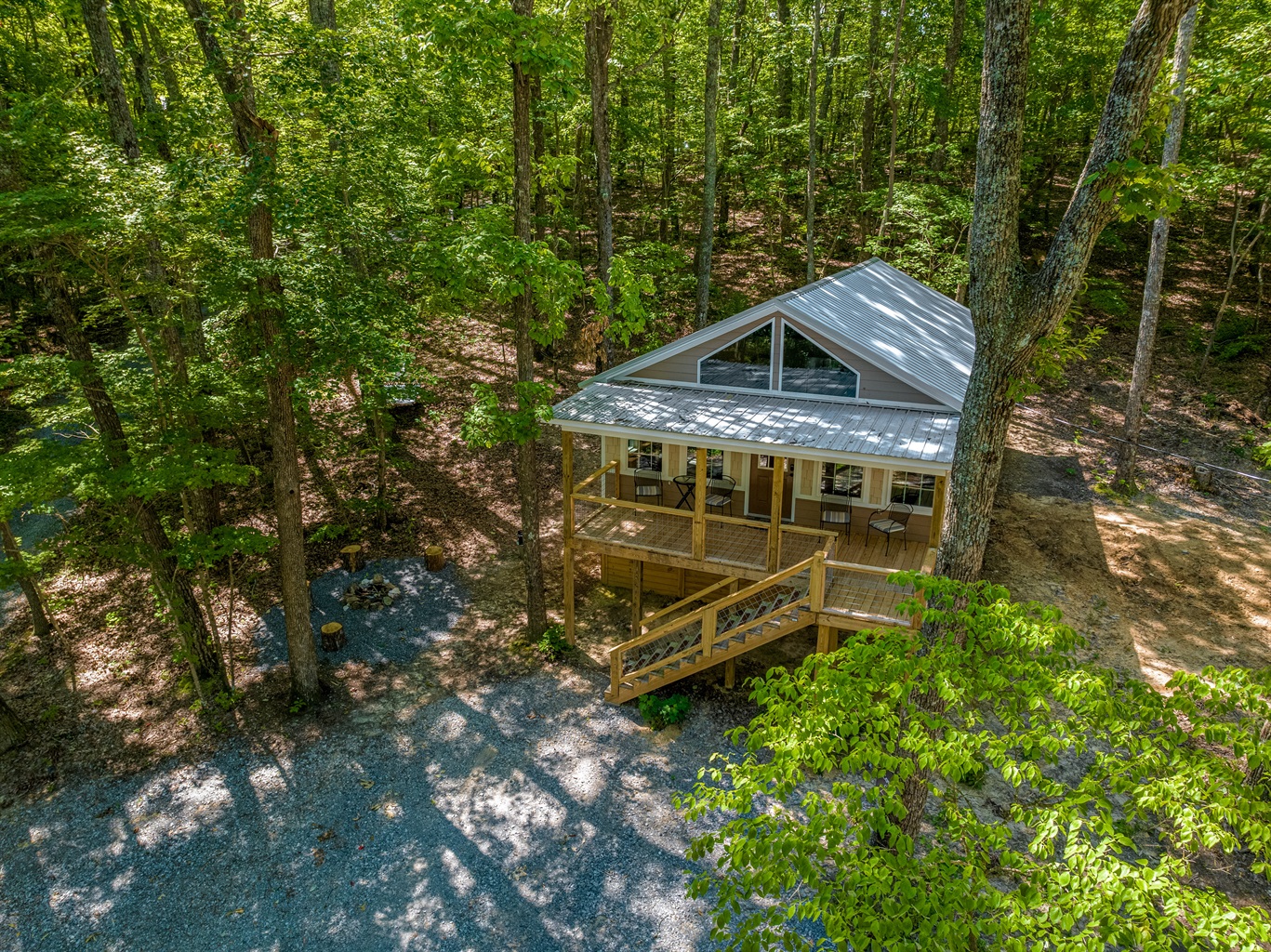 Parking space for up to 2 vehicles - Coyote Cabin - Fort Payne