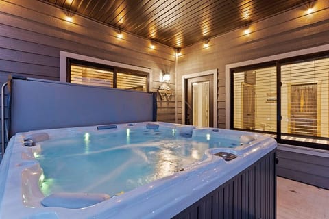 7 BR Resort Cabin w/ Hot Tub & Boat Slip TR Lake!