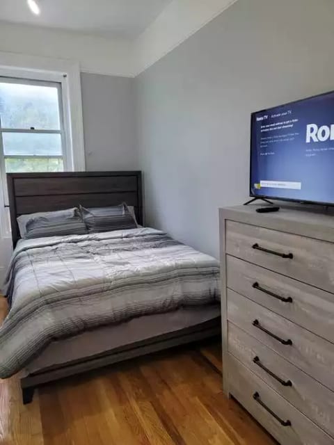 QUEEN bedroom- Sleeps 2 guests