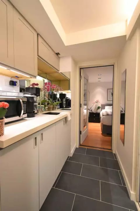 Cheerful Studio w/ View, Steps from Dolores Park