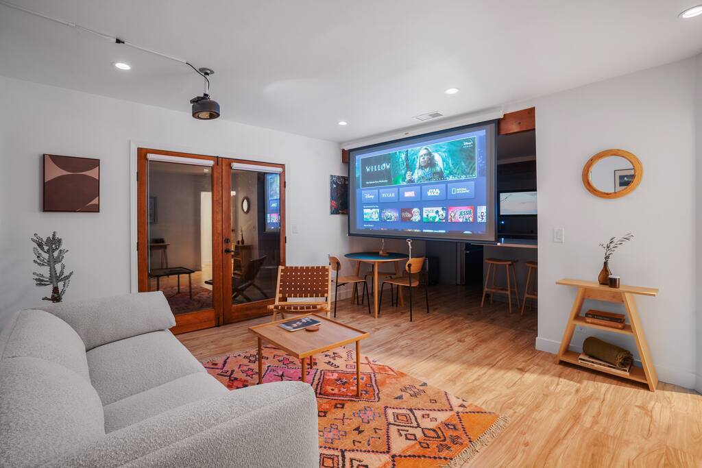 Hillside House with DTLA Views + Zen Cedar Tub - Los Angeles County