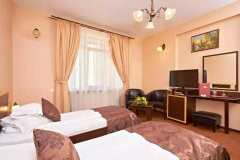 Elegant twin room @ Ambient B&B