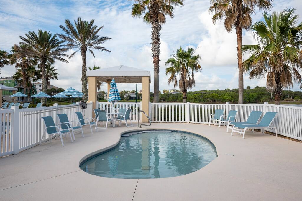 Ocean-view condo in desirable beachfront community - Palm Coast