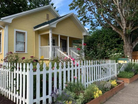 The Valley Wine Cottage - Historic Luxury