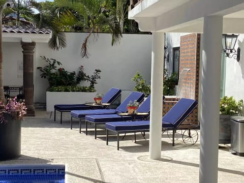 Fine Art Villa, Pool, Breakfast, Staff, Central PV
