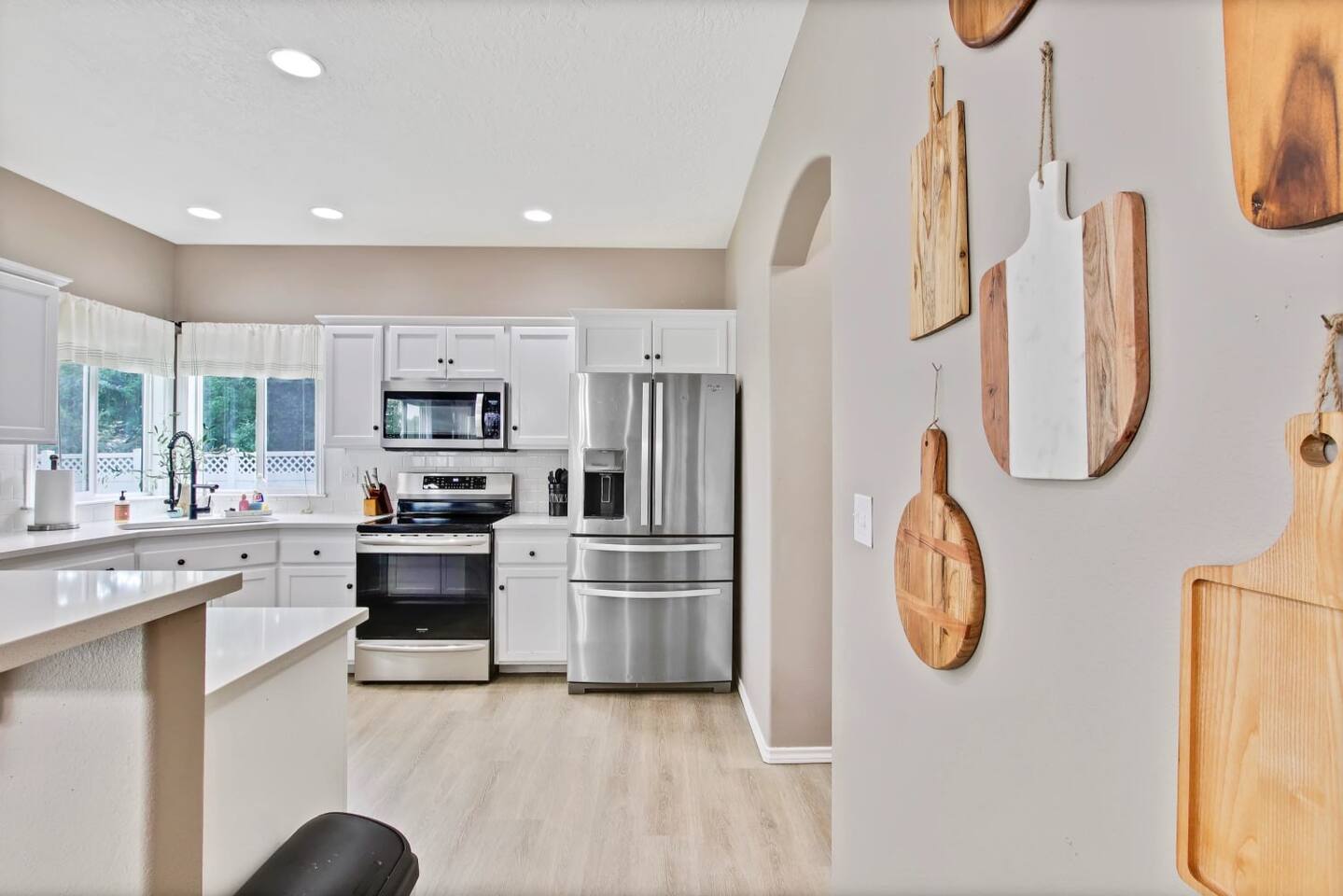 gorgeous-4-bedroom-home-with-pool-access/