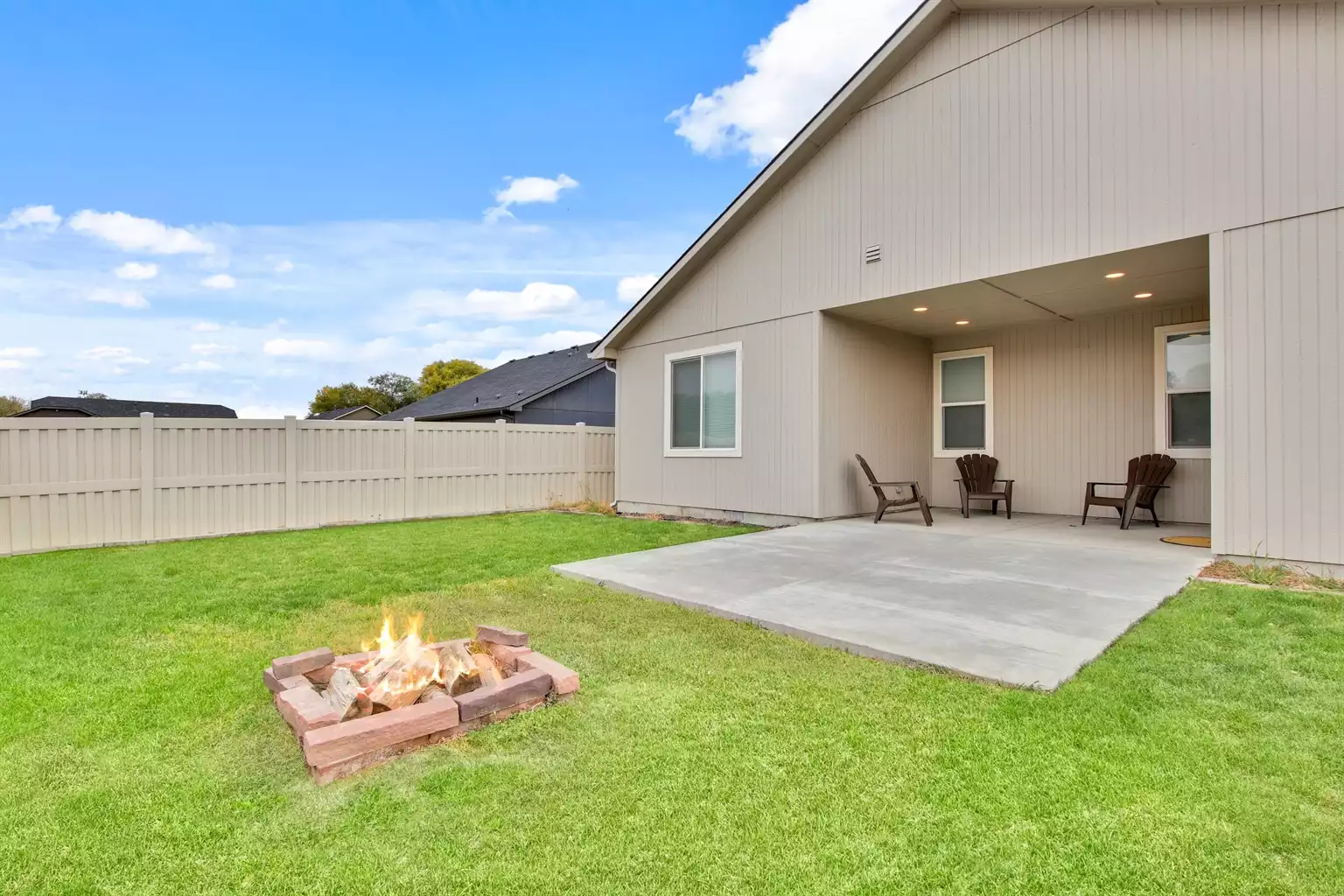 modern-luxurious-4-bedroom-centrally-located-home/