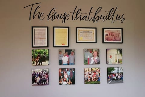 Pet friendly Farmhouse, 25 minutes to Nashville