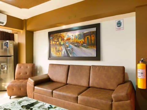 One bedroom Hot tub, AC, 2 flat screen security 13