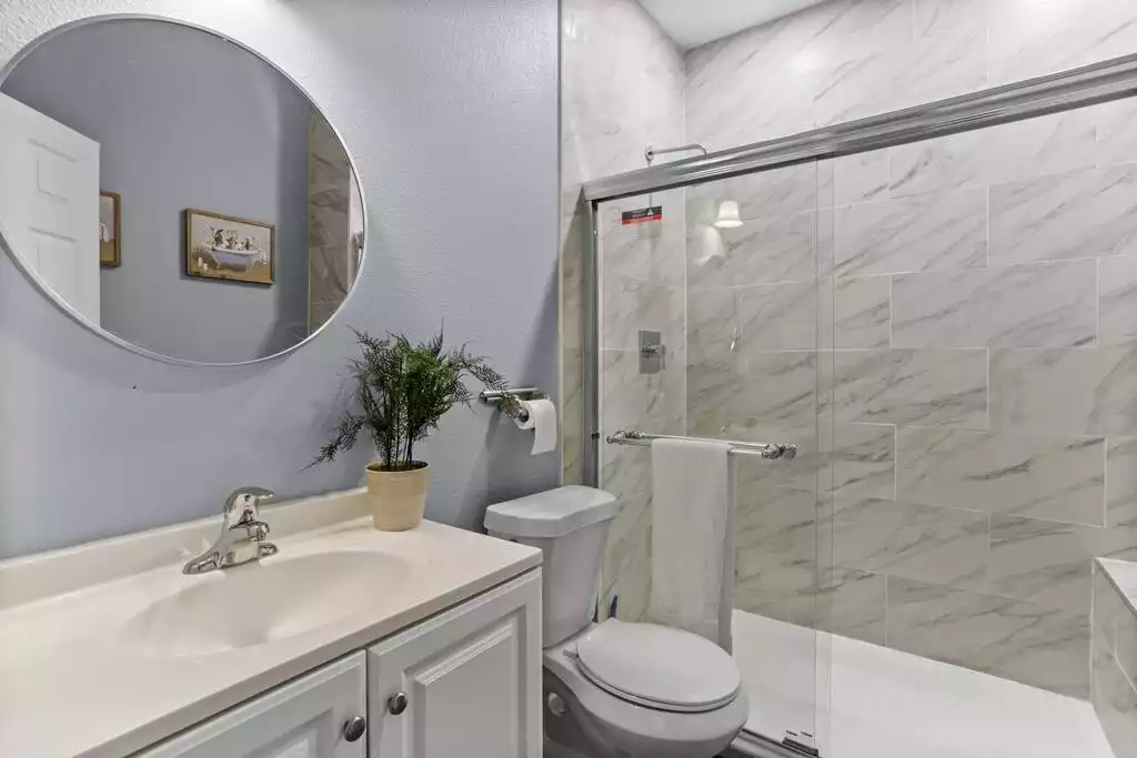 Bathroom #4. Located between three bedrooms. Bathroom #4. Located between three bedrooms. - MultiFam Country Home for 20+ guests! Events Ok - Joshua