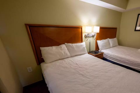 2 Beds in Bedroom