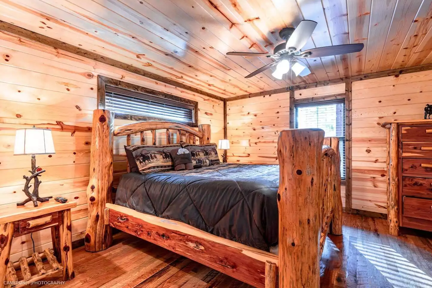 Main Level - Bedroom 1 with ensuite bath, dual vanities, closet and SmartTV Main Level - Bedroom 1 with ensuite bath, dual vanities, closet and SmartTV - Iron Horse Lodge - Broken Bow
