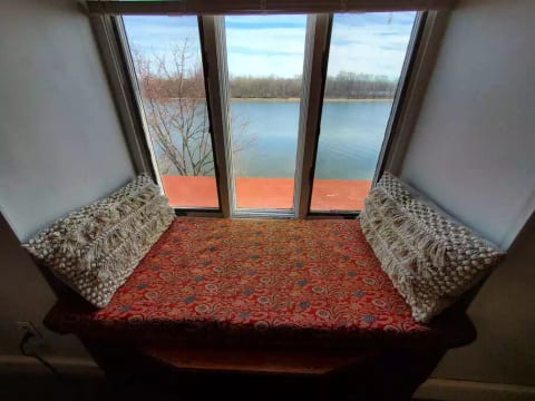 Waterfront Getaway 3